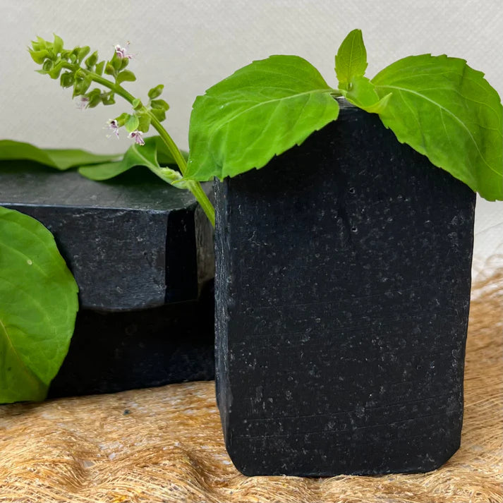 Jabón de albahaca y carbón de bambú